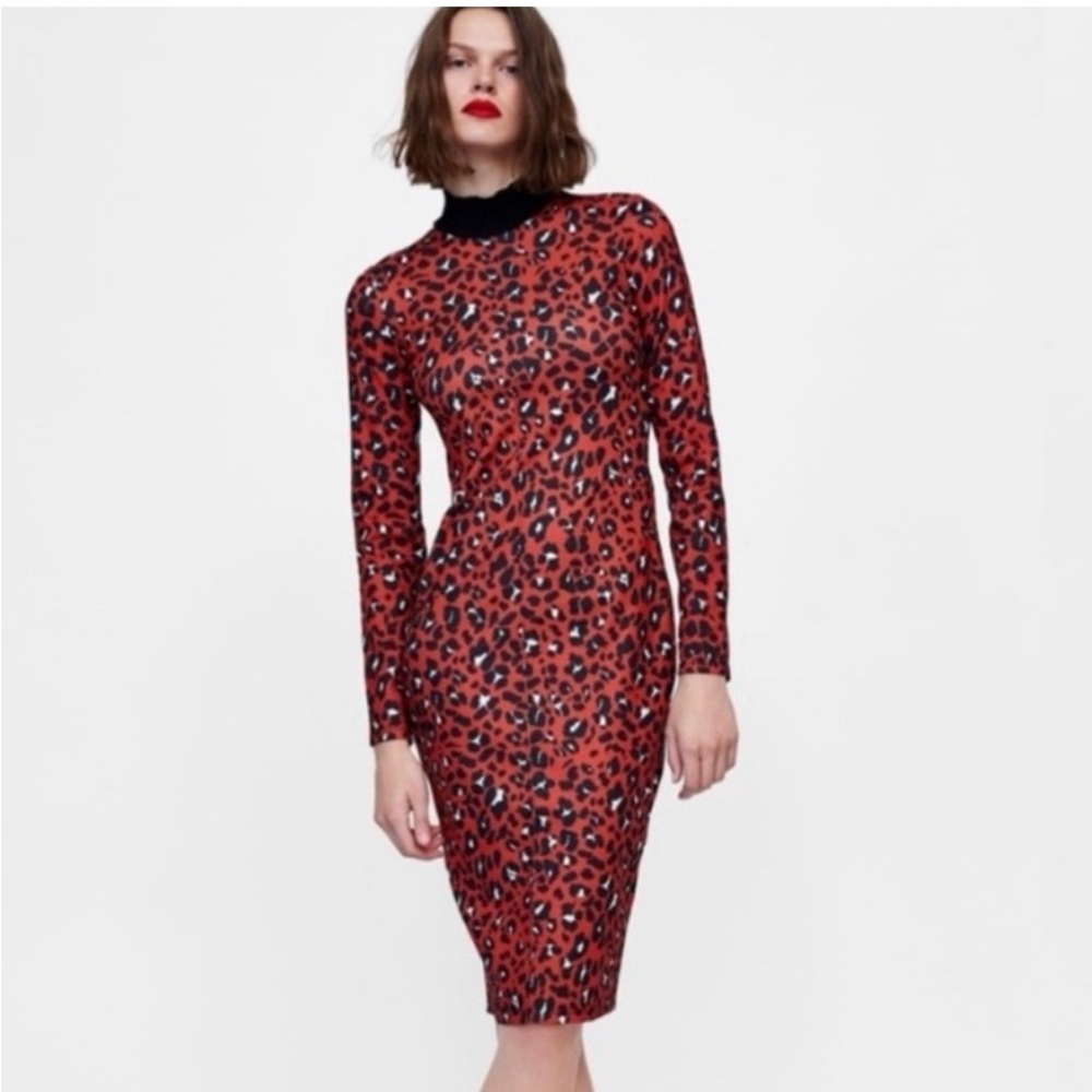 Zara Red Leopard Print Long Sleeve Dress
(B5)